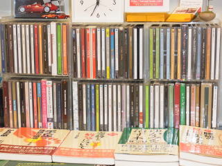 『しんそう池袋西口』店内紹介(お好きなCDをお選びください)