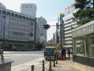 ＪＲ池袋駅 西口（中央） から『しんそう池袋西口』までの道順（池袋西口五差路）